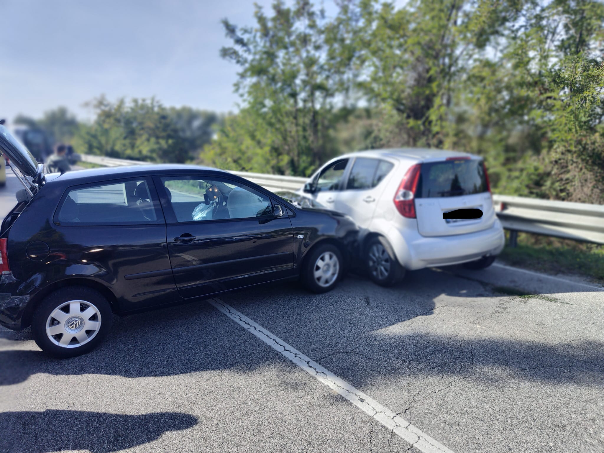 Malore alla guida, tamponamento a catena tra 4 auto sul ponte di Pieris